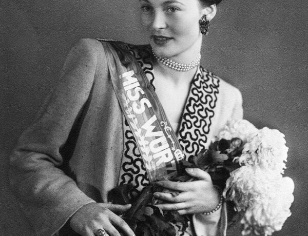 Das offizielle Foto der ersten Miss Würzburg 1948
