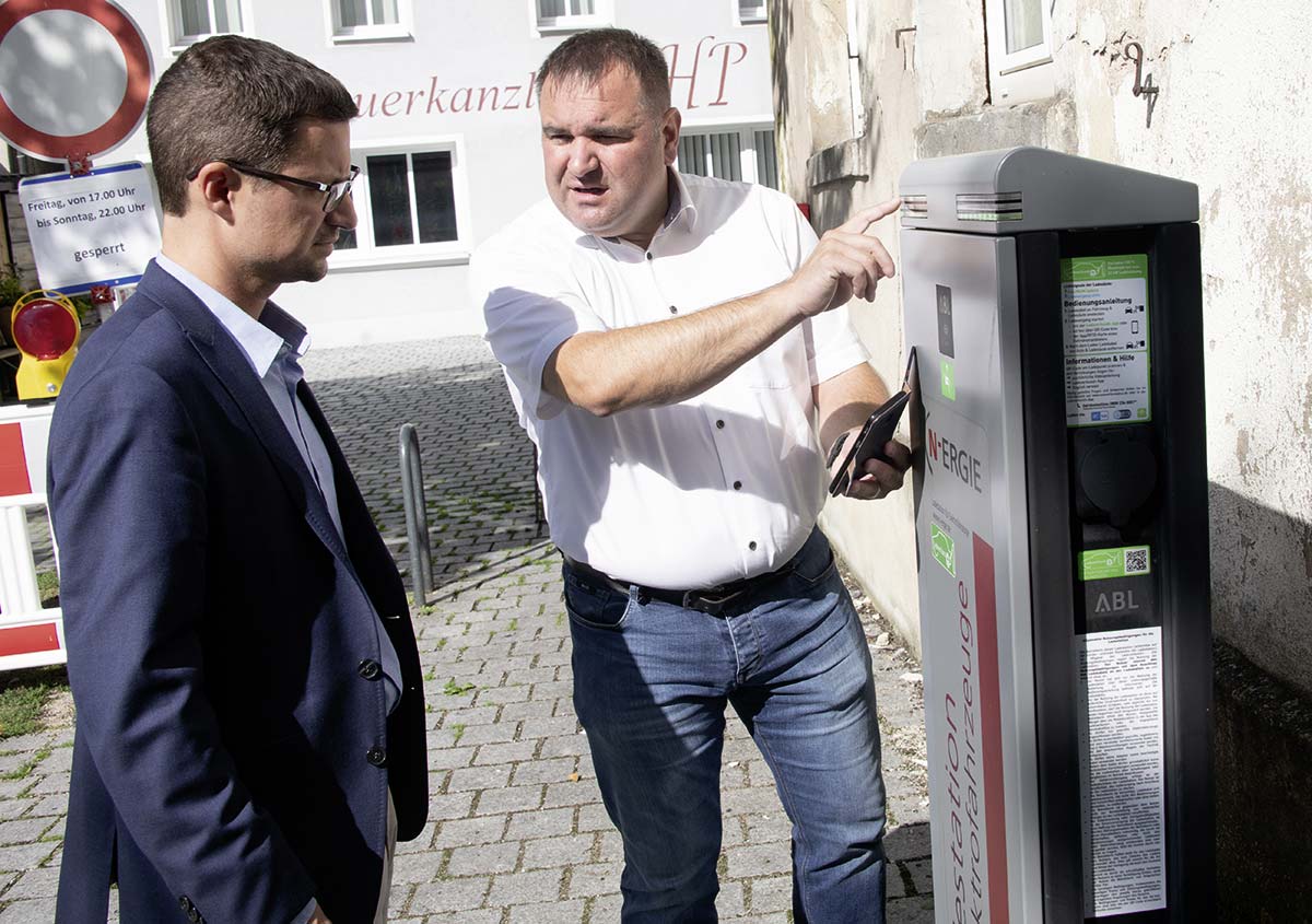 Treffen an der öffentlichen Ladesäule am Marktplatz Herrieden