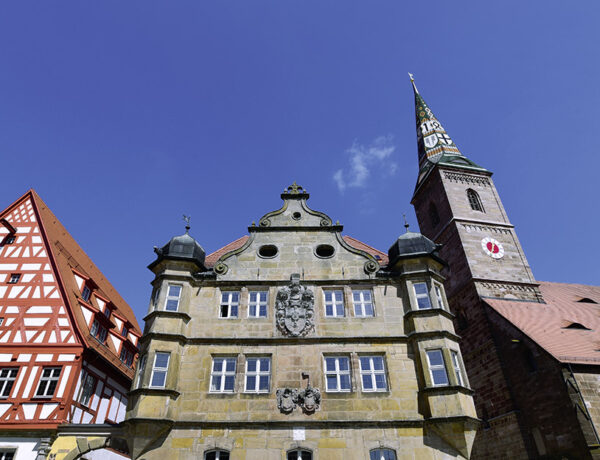 Wolframs-Eschenbach ist für seinen Dichter berühmt. Seit zwei Jahren dringt aber auch die frohe Kunde von einem besonderen Bäckerei-Konzept über die alten Stadtmauern hinaus ins Land. Wolframs-Eschenbach ist für seinen Dichter berühmt. Seit zwei Jahren dringt aber auch die frohe Kunde von einem besonderen Bäckerei-Konzept über die alten Stadtmauern hinaus ins Land.