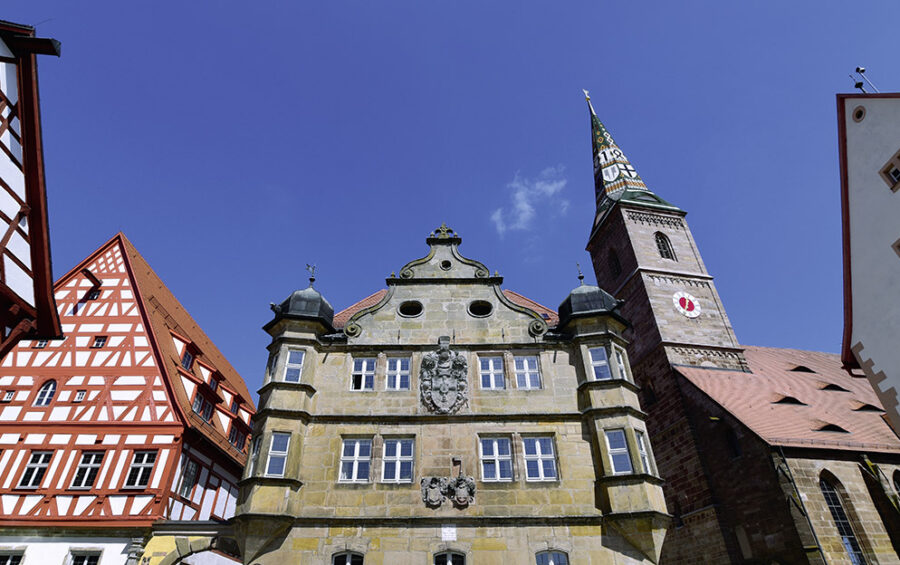 Wolframs-Eschenbach ist für seinen Dichter berühmt. Seit zwei Jahren dringt aber auch die frohe Kunde von einem besonderen Bäckerei-Konzept über die alten Stadtmauern hinaus ins Land. Wolframs-Eschenbach ist für seinen Dichter berühmt. Seit zwei Jahren dringt aber auch die frohe Kunde von einem besonderen Bäckerei-Konzept über die alten Stadtmauern hinaus ins Land.