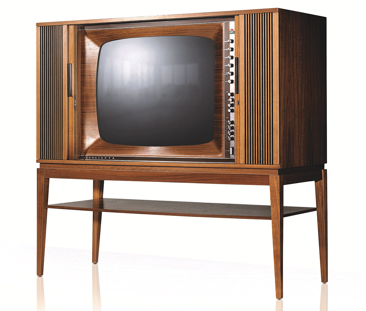 Das TV-Gerät als attraktiv gestaltetes Möbelstück für den Wohnbereich hat bei Loewe eine sehr lange Tradition.
