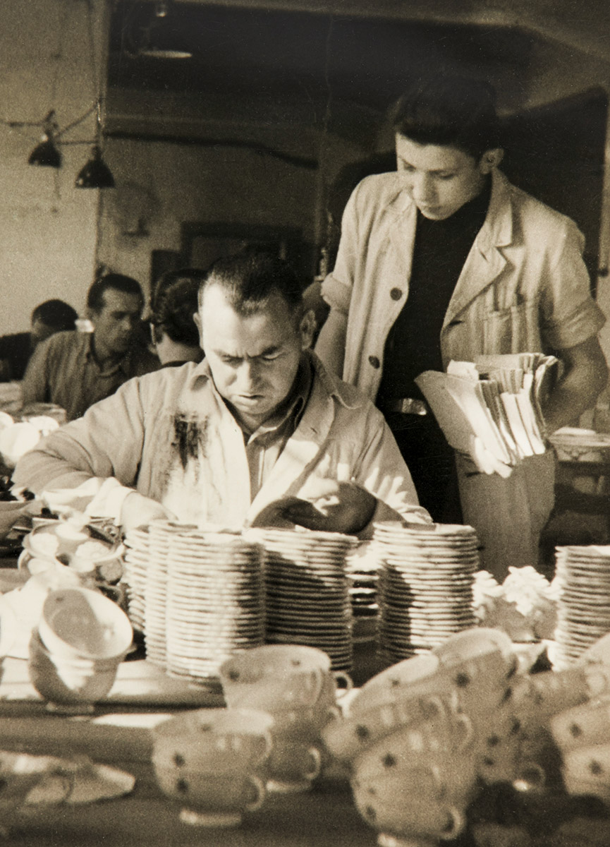 Hermann Bühler mit Lehrling Wolfgang Eckert In der Malerei nach 1948