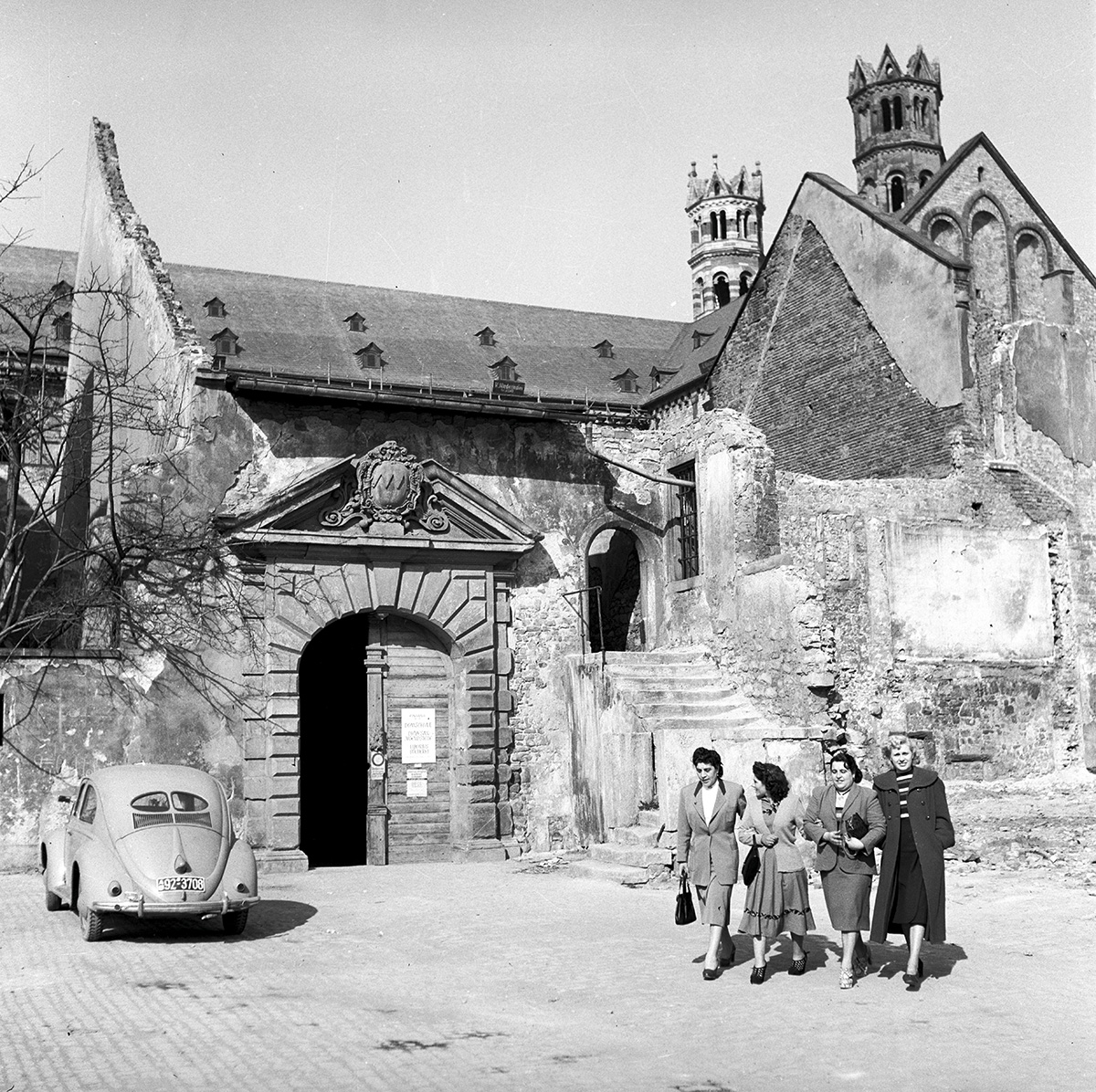 Eingang zum Bruderhof am Würzburger Dom
