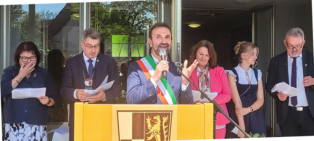 „Unsere Städtepartnerschaft ist ein Leuchtturm der Freundschaft.“ Luca Santini, Bürgermeister von Pratovecchio-Stia beim Festempfang.