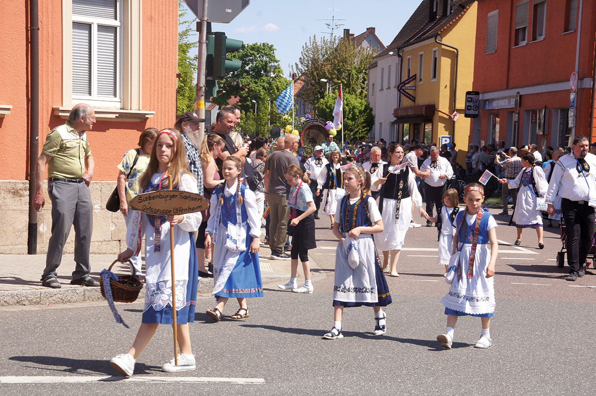 Siebenbürger Sachsen in Tracht, Ortsgruppe Uffenheim.