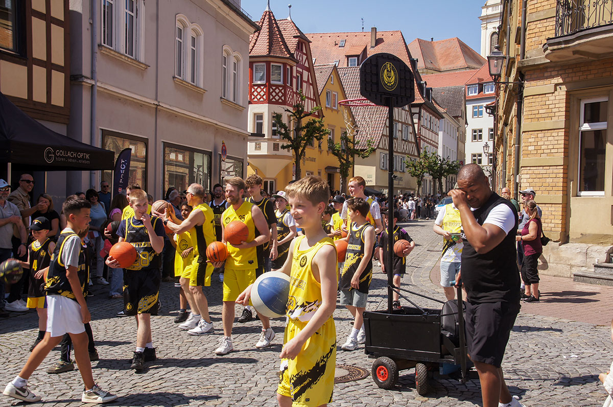 Immer bereit für einen Korbwurf sind die Basketballer der Sportgemeinschaft Bomhard-Schule Uffenheim.