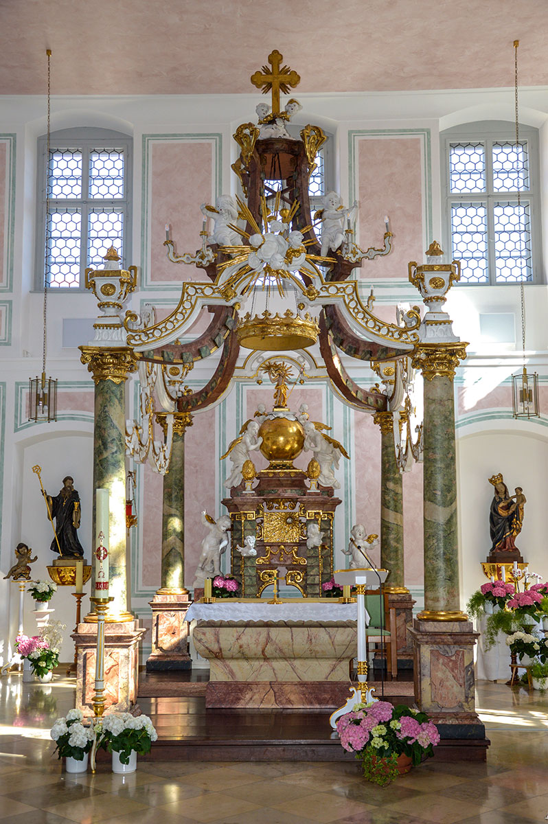 Die Klosterkirche ist der zentrale Ort der Abtei. Foto: Abtei Maria Frieden