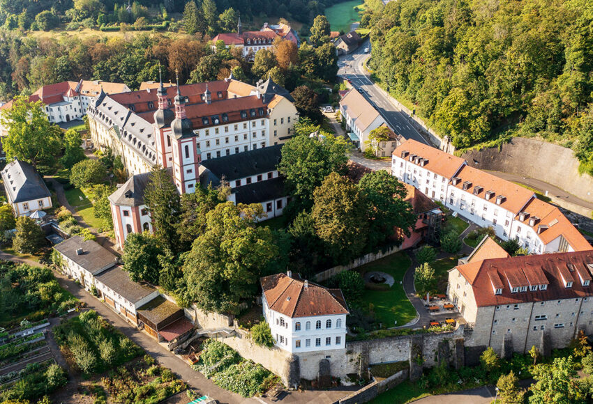 Luftaufnahme von Kloster Oberzell bei Würzburg Luftaufnahme von Kloster Oberzell bei Würzburg