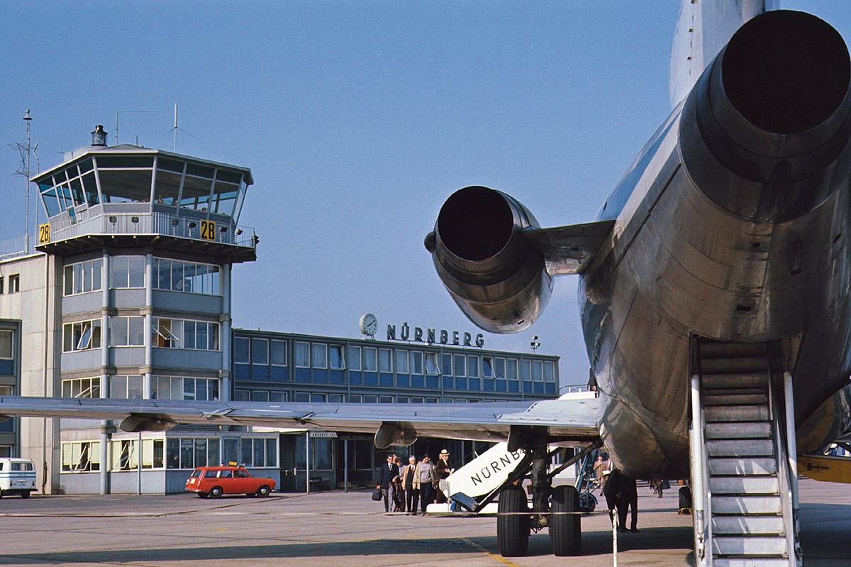 Lässt Nostalgikerherzen höher schlagen: ­Vorfeldimpression aus den 1960er Jahren.