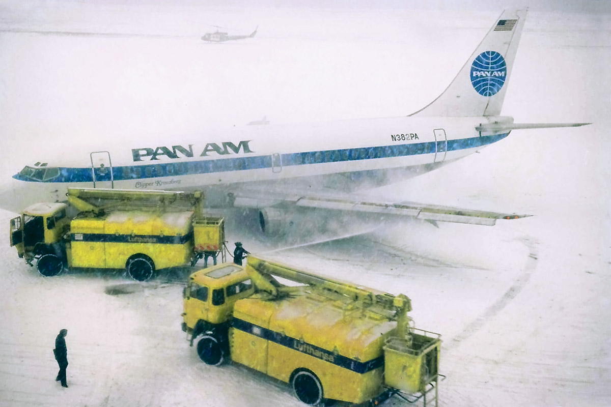 Auch im Winter Hochbetrieb: Impression aus den 70er Jahren mit PAN AM-Boeing 737.