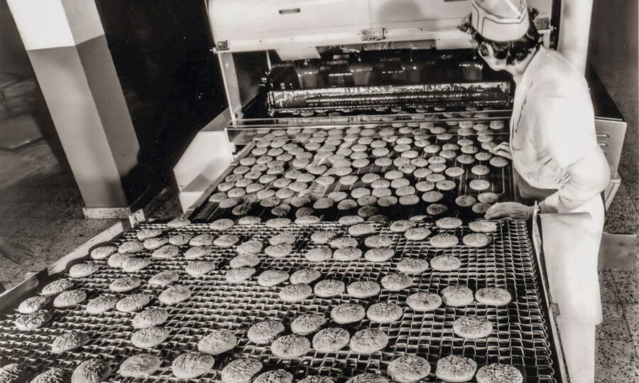 Lebkuchen-Schmidt wurde 1927 gegründet. Seit den 1960er-Jahren wird am Standort in Nürnberg-Langwasser produziert.