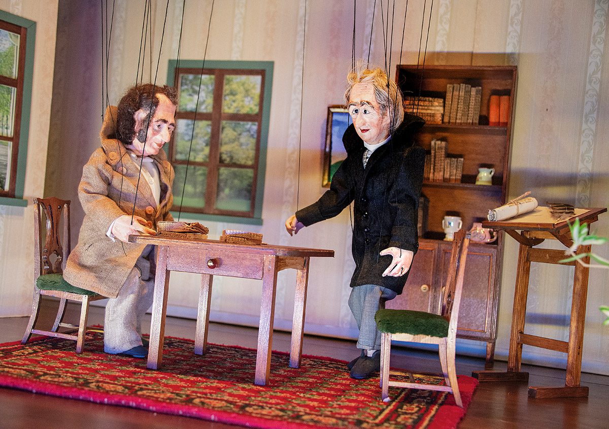 Jean Paul (links) und Goethe auf der Puppenbühne