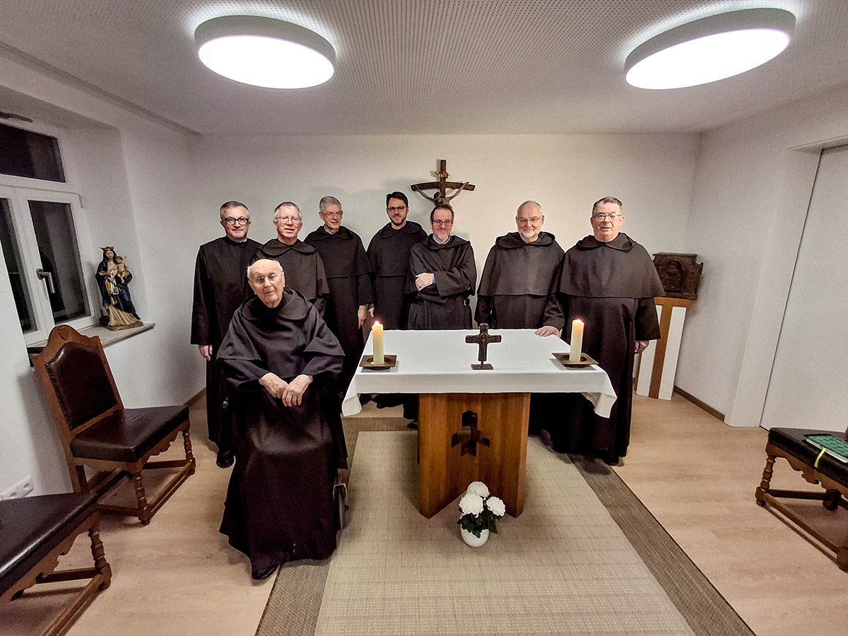 Mitbrüder des Konventes am Tag der Einweihung des neuen Klosters