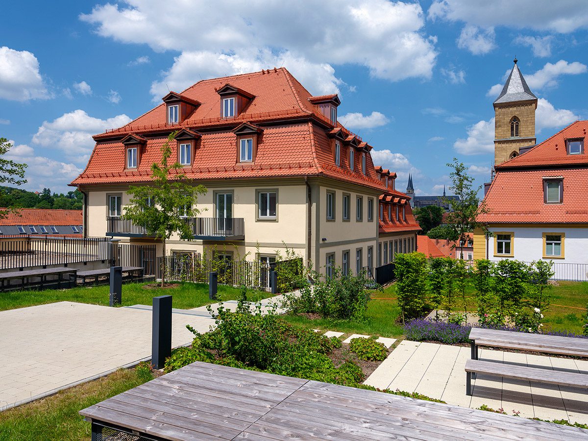Blick vom Theresianum auf den Kirchturm