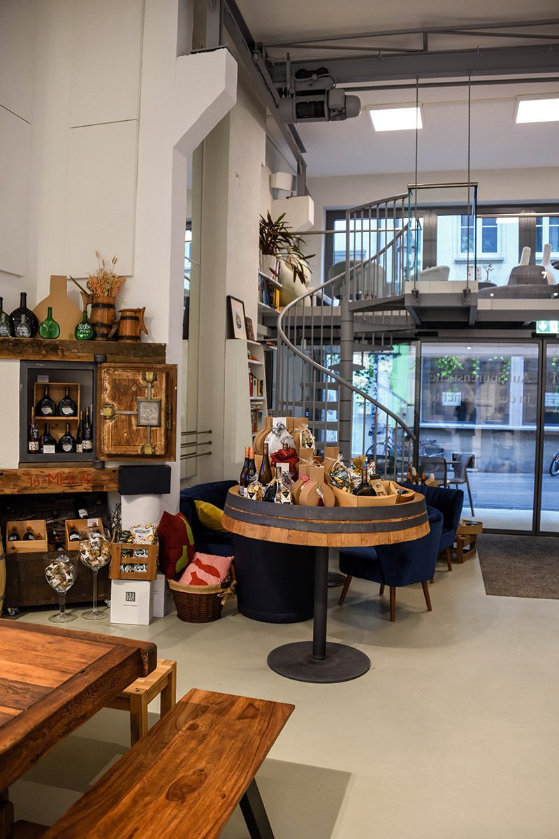 Der Museumsshop bietet Regionales, Souvenirs und „echten“ Wein aus Franken