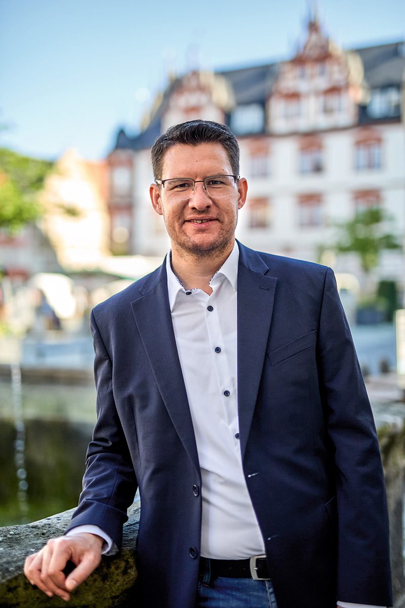 Dominik Sauerteig ist seit 2020 Oberbürgermeister in seiner Heimatstadt Coburg.