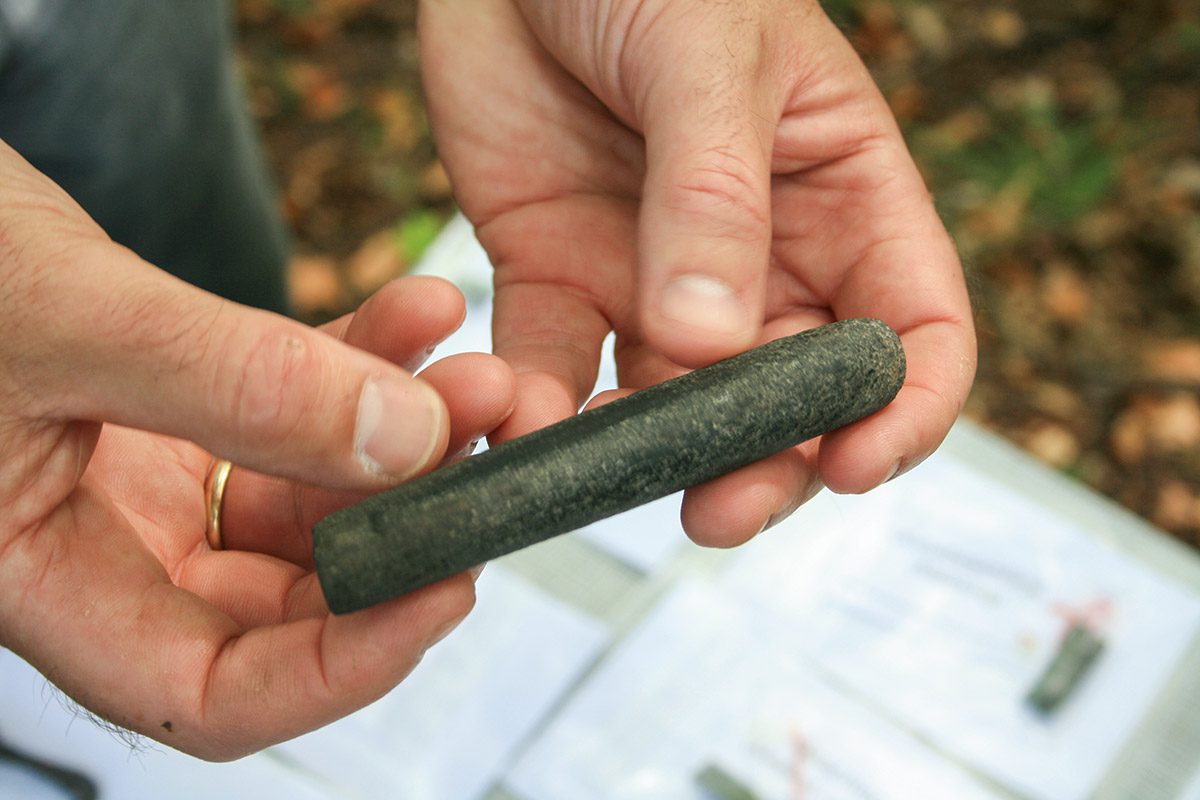 Wiederverwendung anno dazumal – das steinzeitliches Steingerät war auf der Burg Wahlmich als Blitzschutz, als „Donnerkeil“, im Dachgebälk eingebaut.