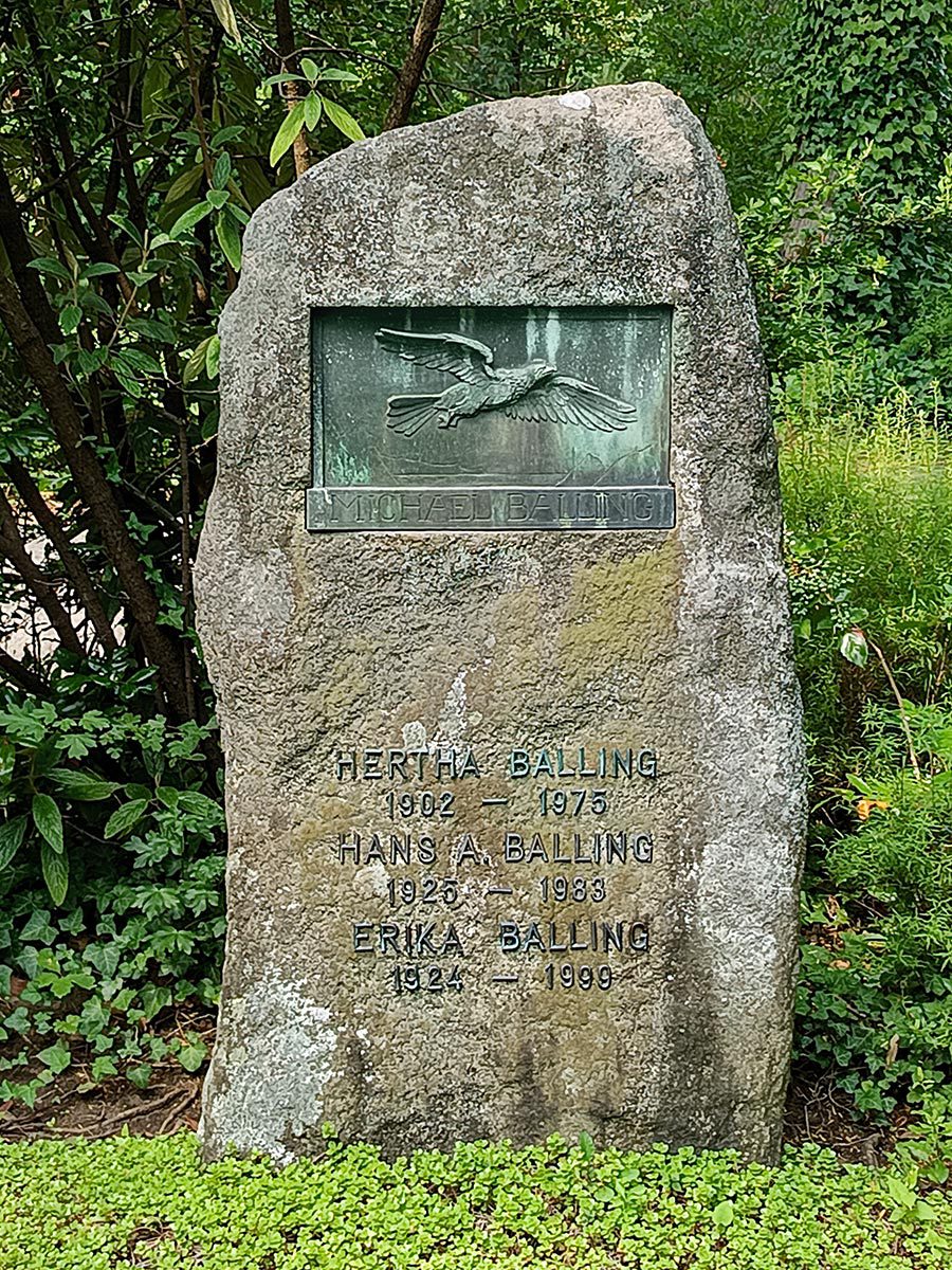 Familiengrabstein auf dem Waldfriedhof in Darmstadt