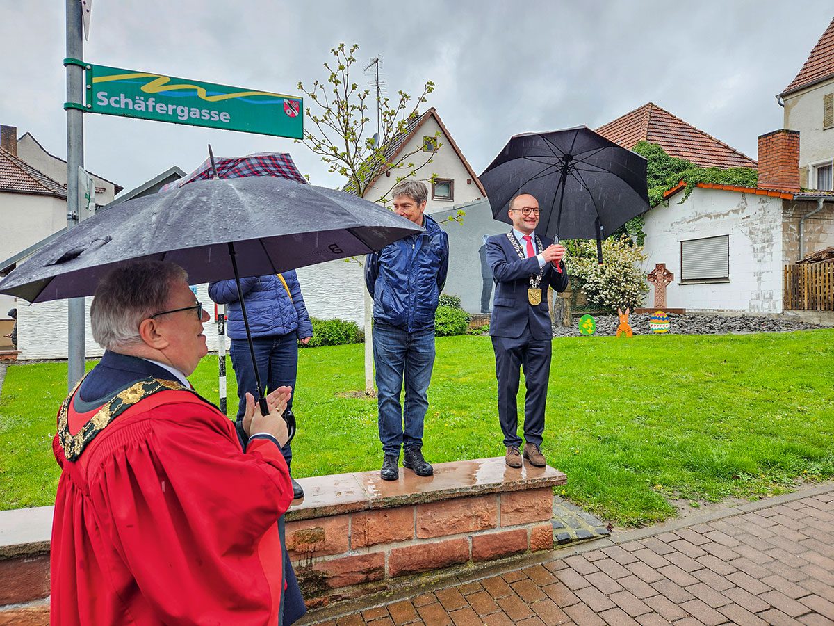 Bürgermeister Marcus Grimm (Waldaschaff) und Chrís Hínchy, Mayor of Clonakilty, als „Schirmherrn“ beim Jubiläum am 3. April 2024 in Waldaschaff.